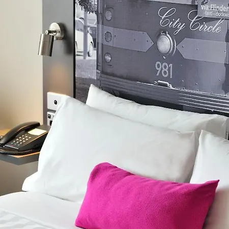 Mercure Melbourne Therry Street Room photo